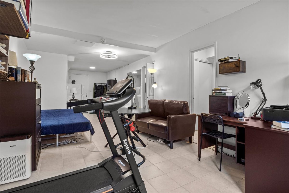 2330 VOORHIES Avenue LC