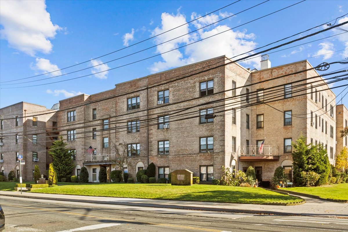 128-19 NEWPORT Avenue 1A