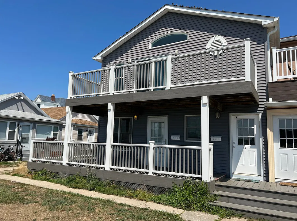 3082 EMMONS Avenue 1