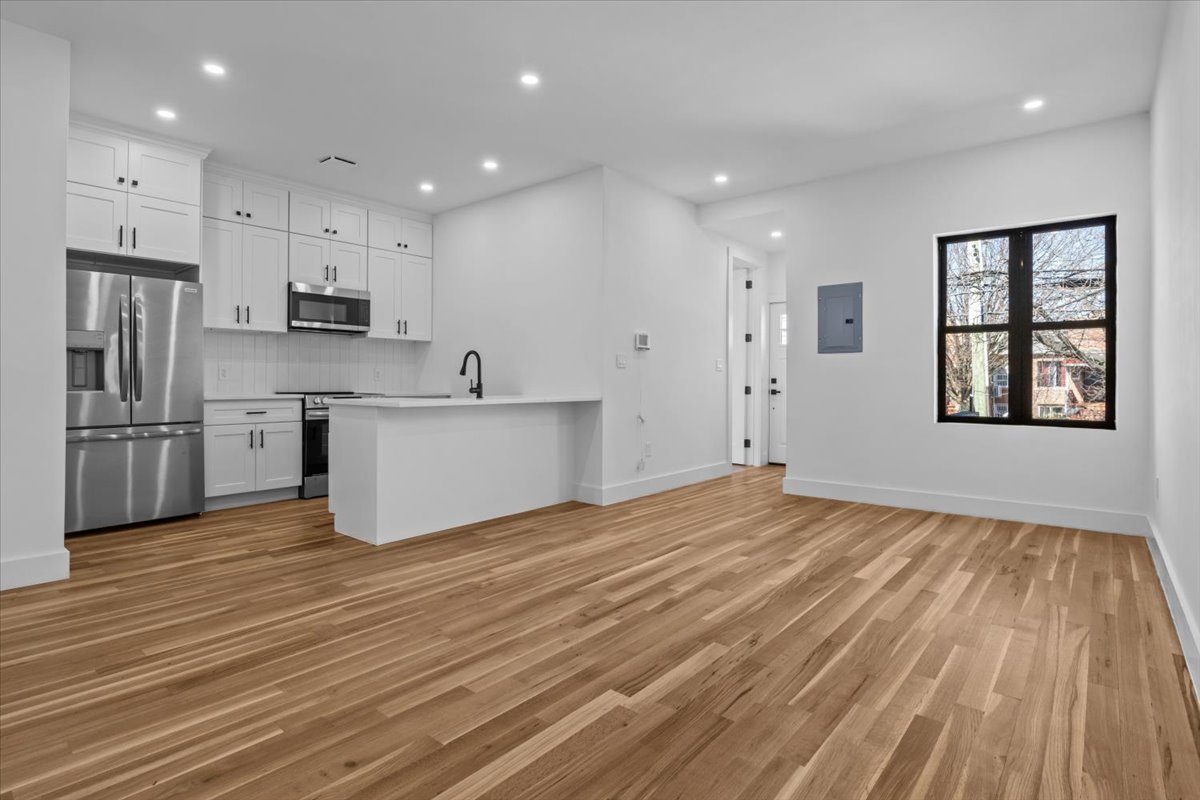 9512 AVE B