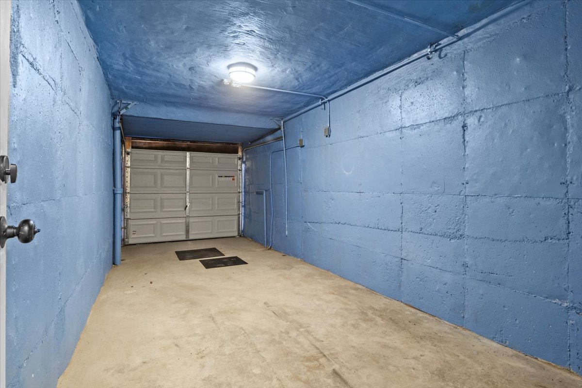 9512 AVE B