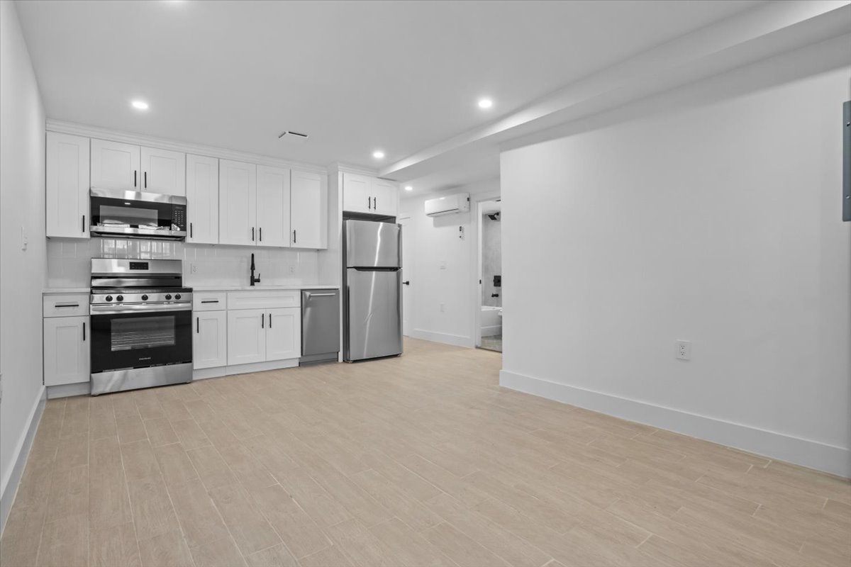 9512 AVE B