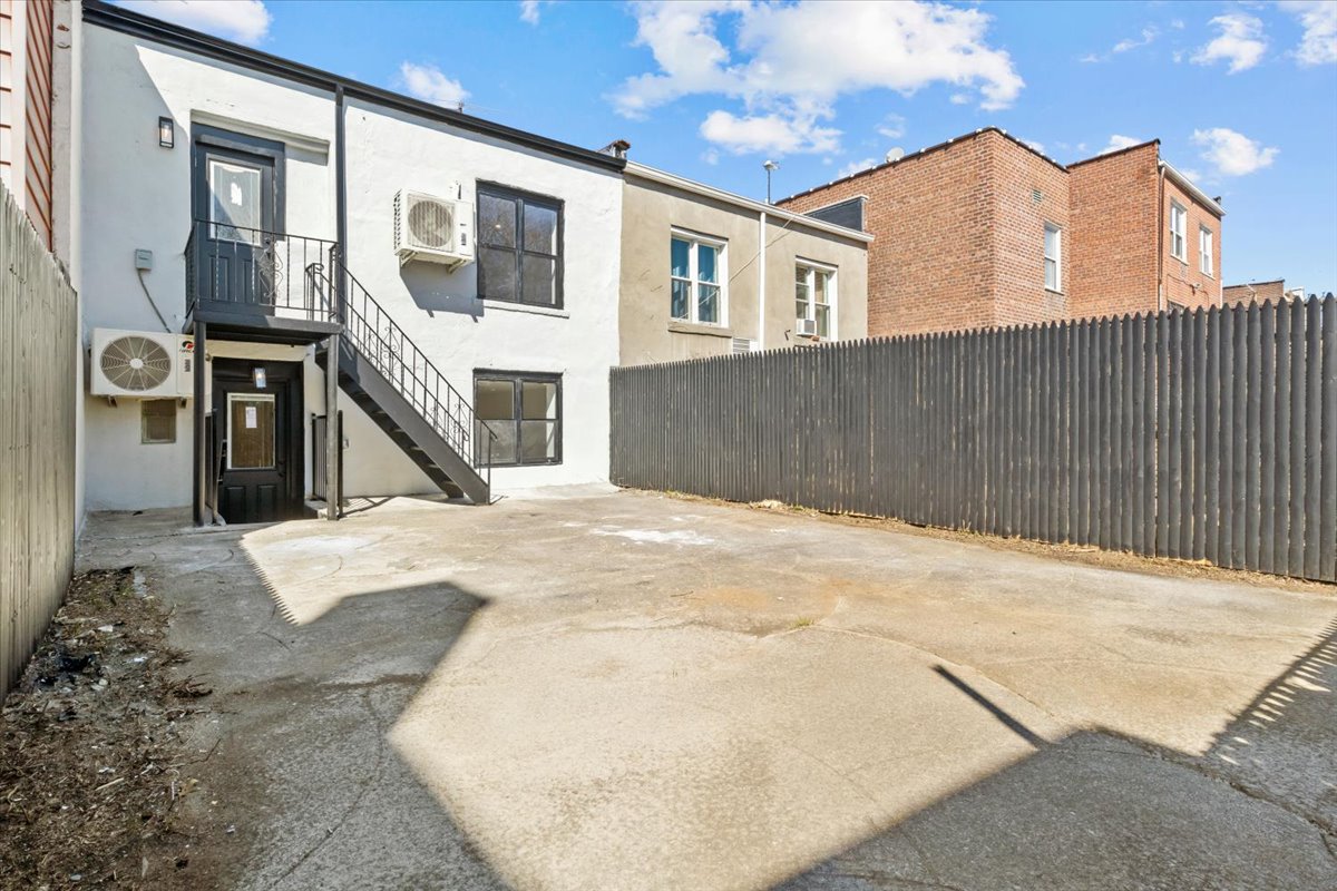 9512 AVE B