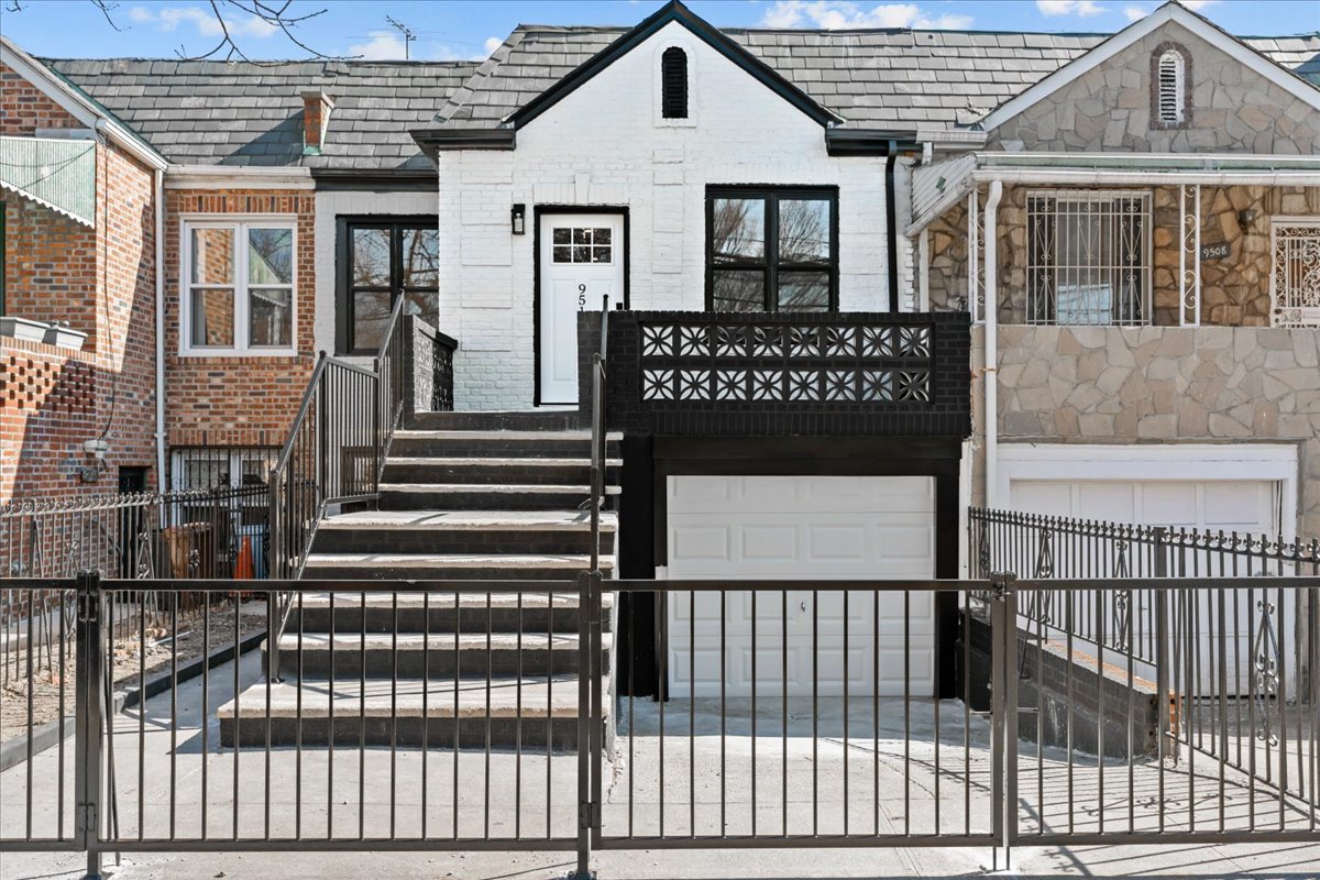 9512 AVE B