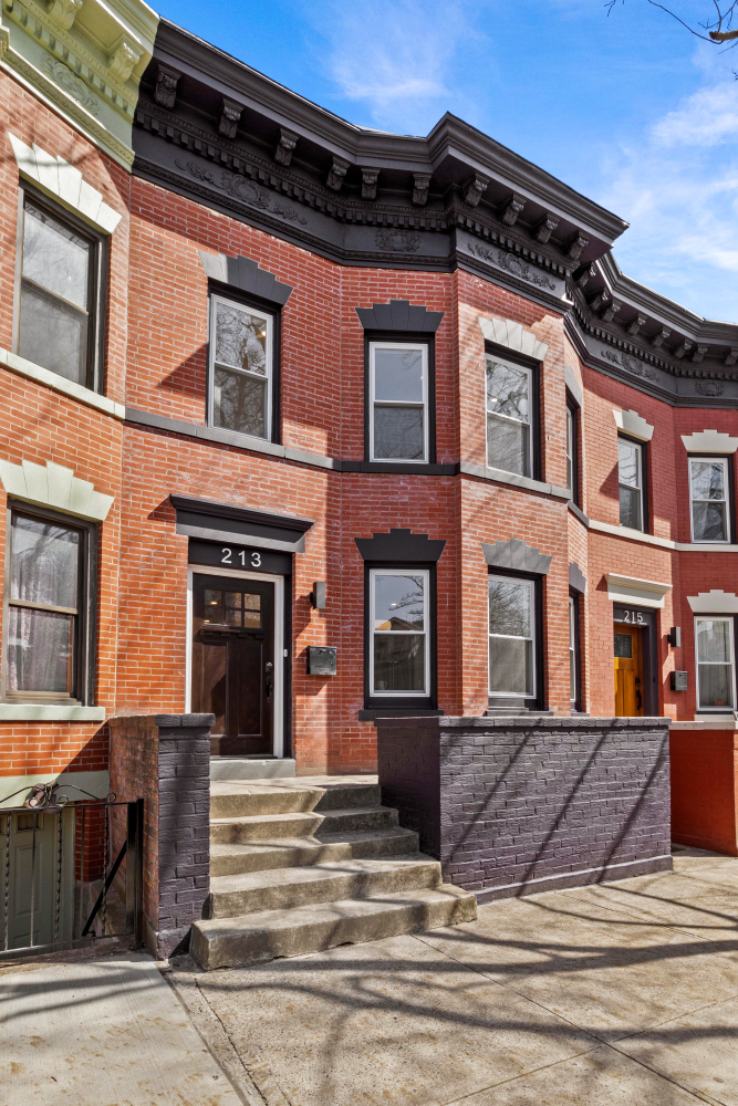 213 E 9TH Street
