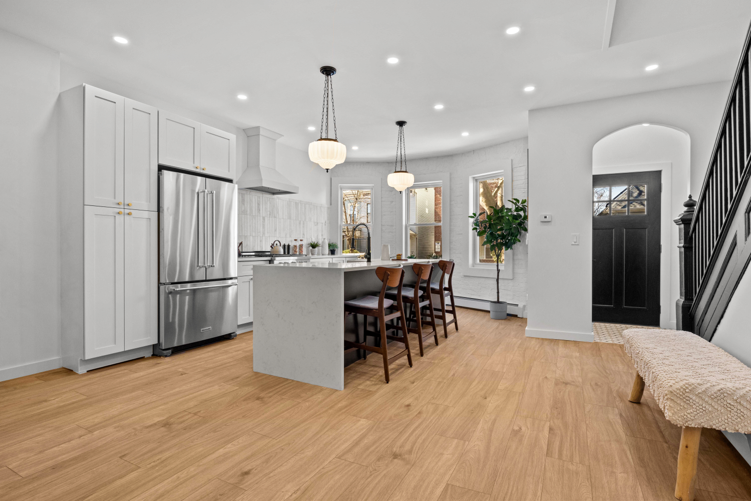 213 E 9TH Street