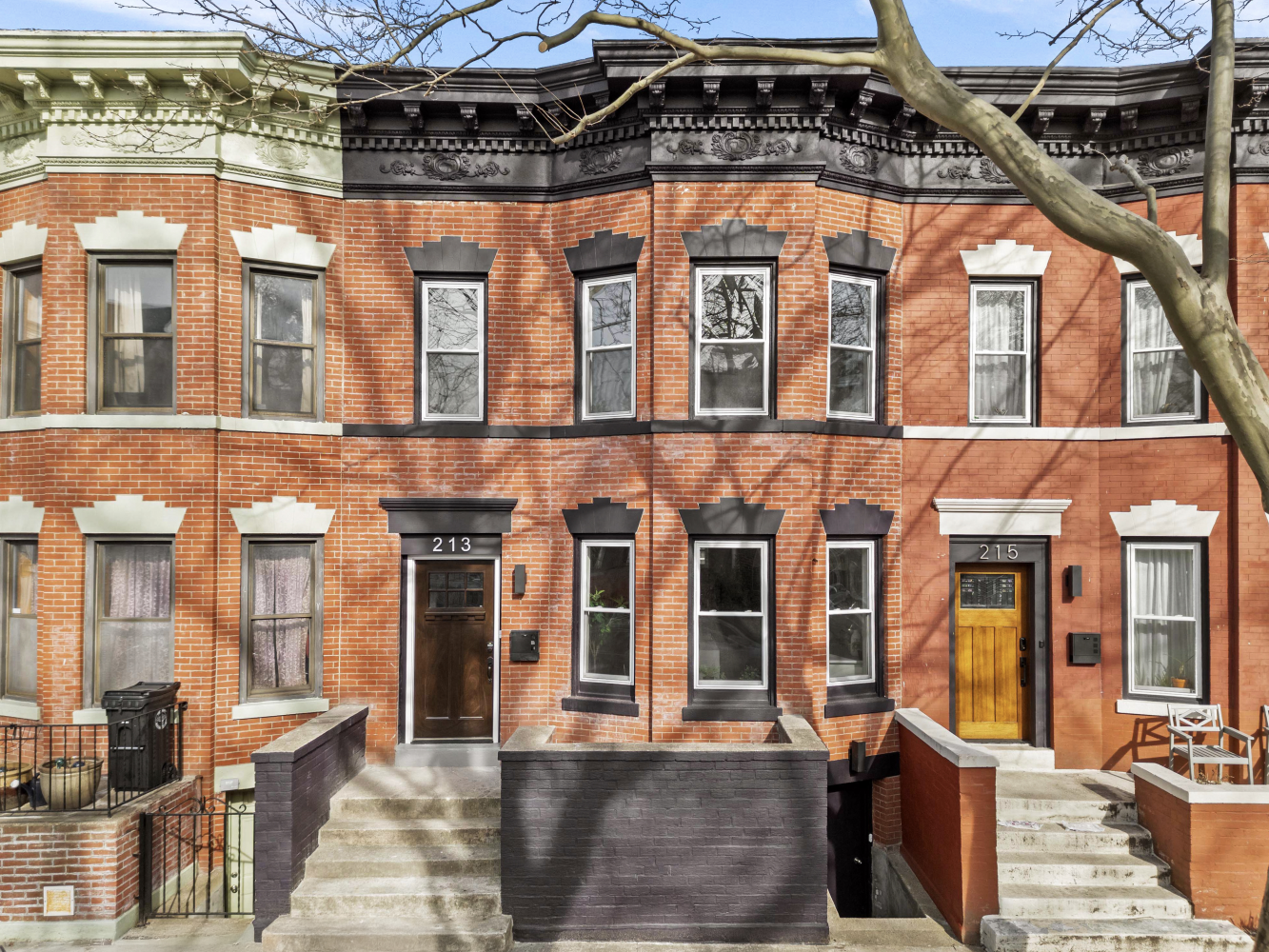 213 E 9TH Street