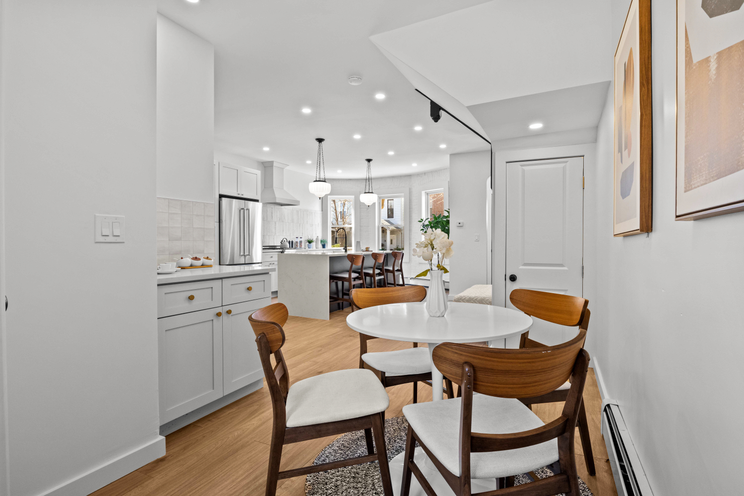 213 E 9TH Street