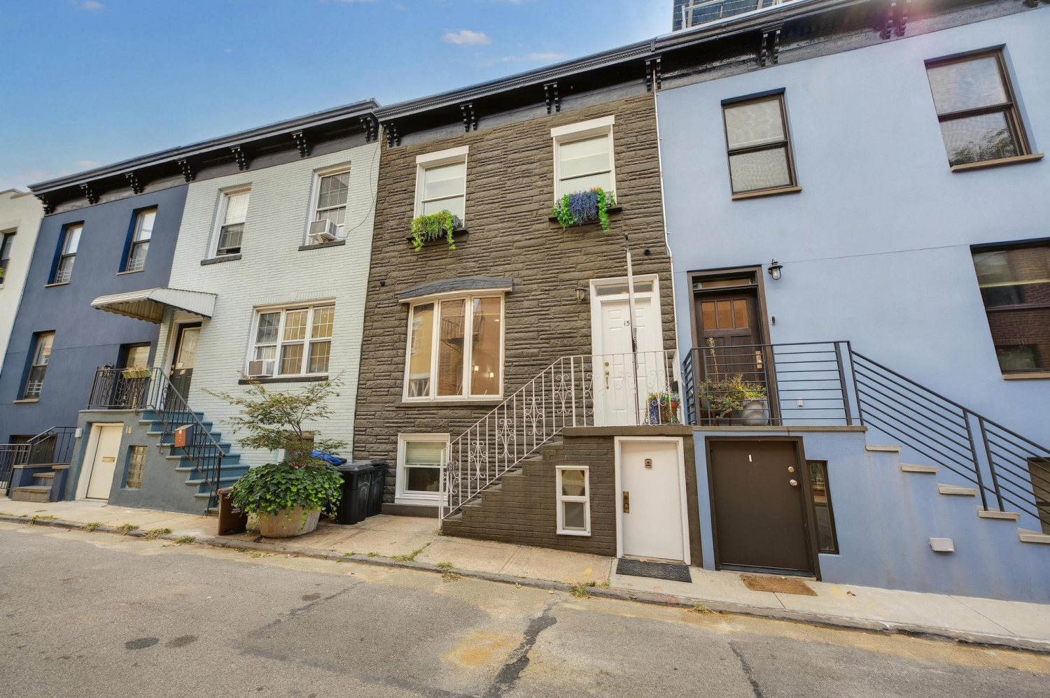 15 DENNETT Place