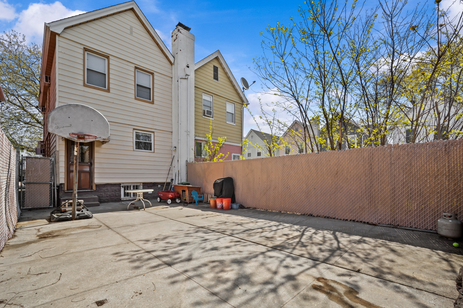 1462 E 65TH Street