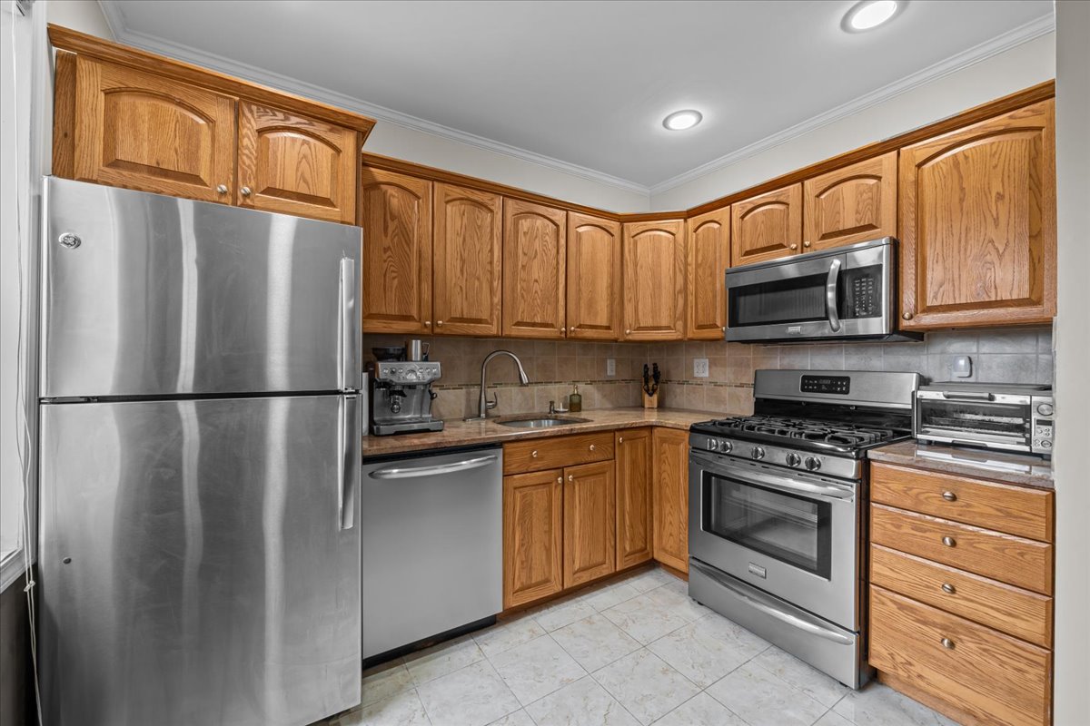 128-19 NEWPORT Avenue 2A