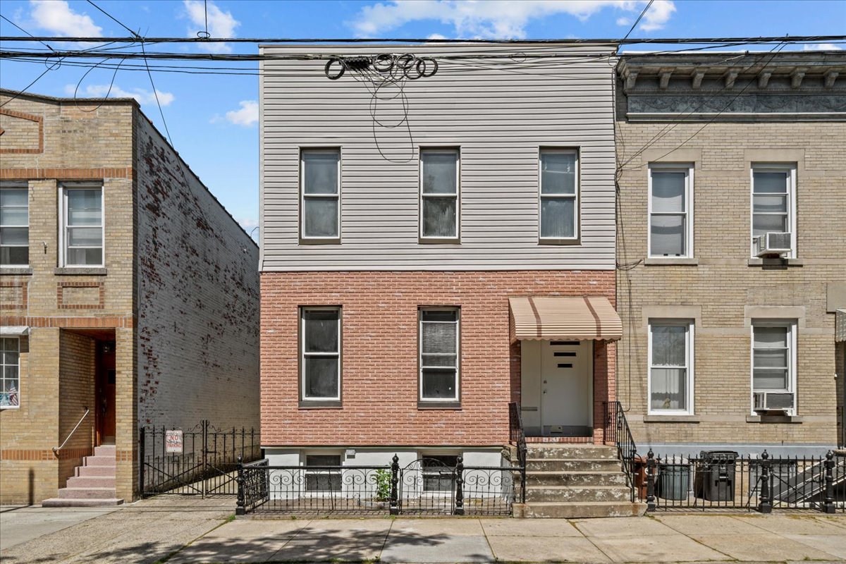 2013 BLEECKER Street