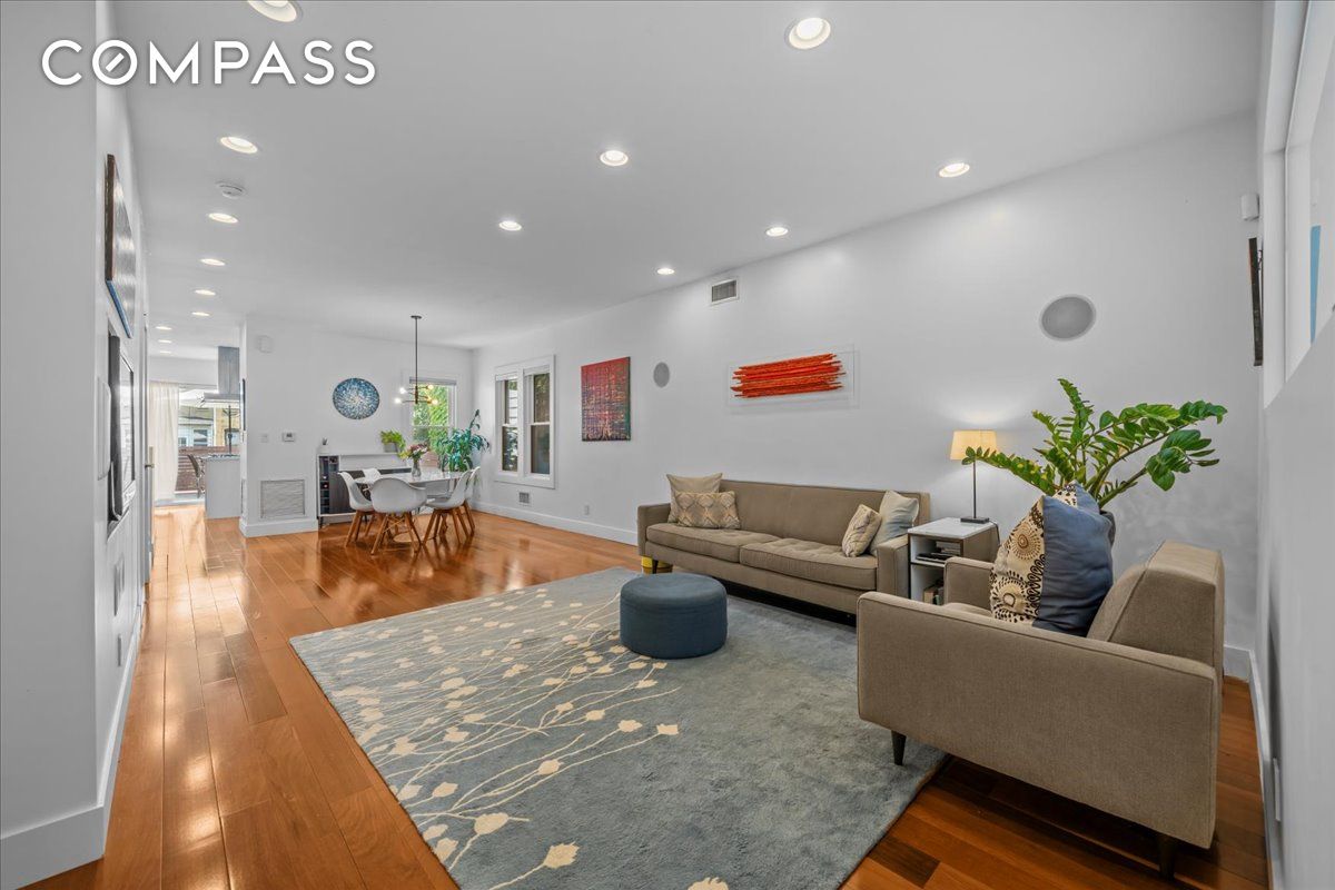 383 E 7th Street