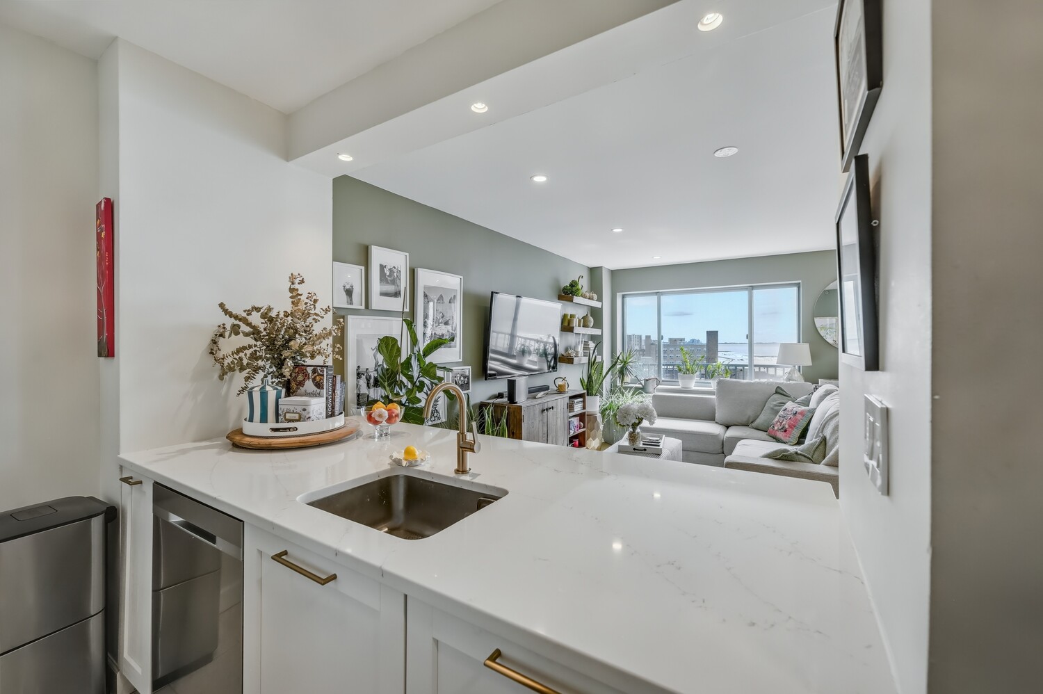 136 BEACH 117TH Street UPH6