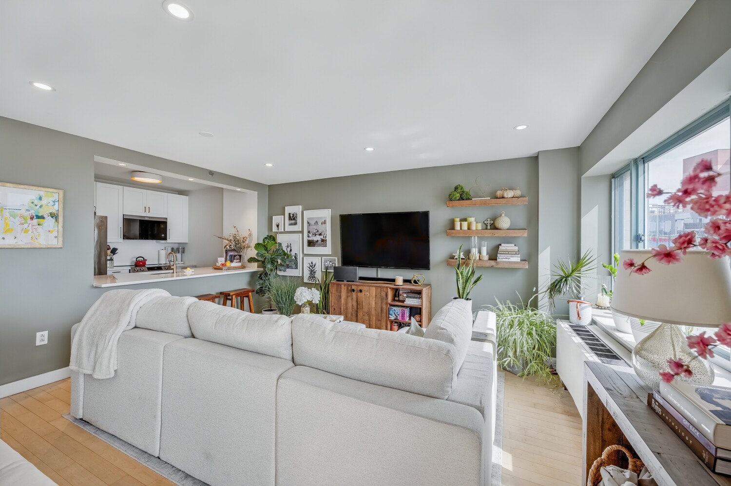 136 BEACH 117TH Street UPH6