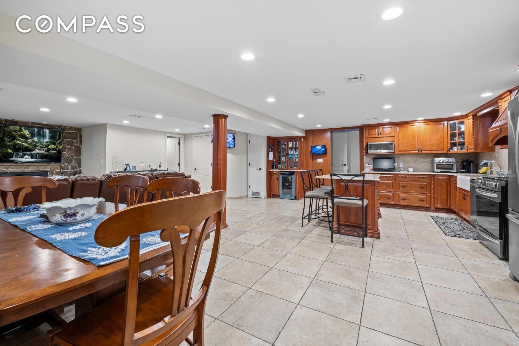 2253 E 64th Street