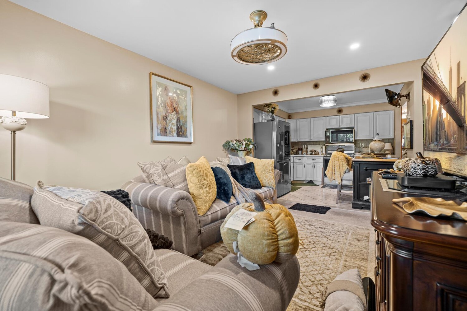 7941 SEAVIEW Avenue E1