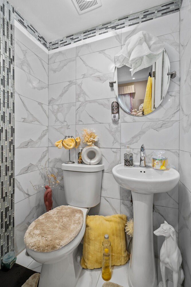 7941 SEAVIEW Avenue E1