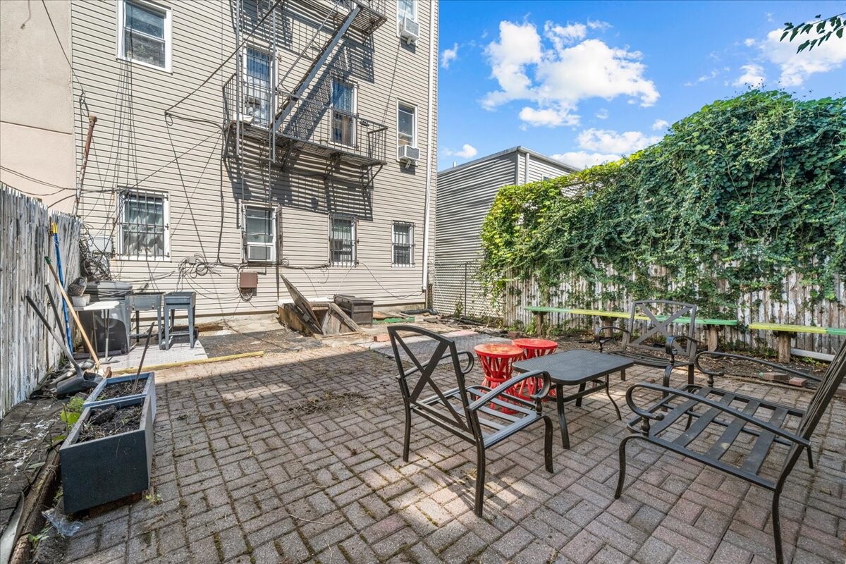 124 GROVE Street 4