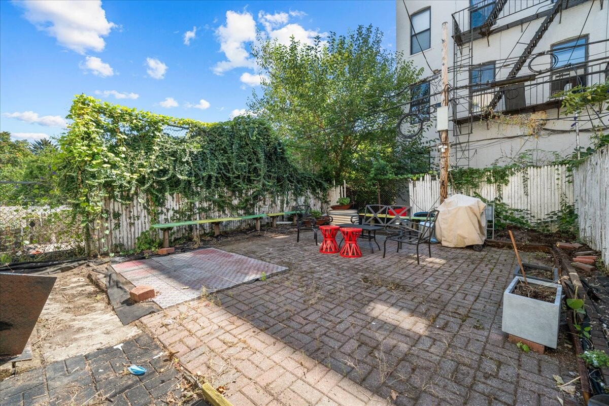 124 GROVE Street 4