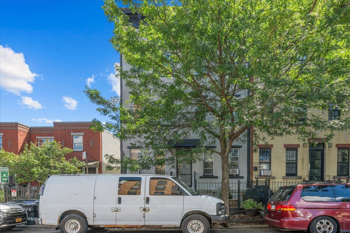 124 GROVE Street 4