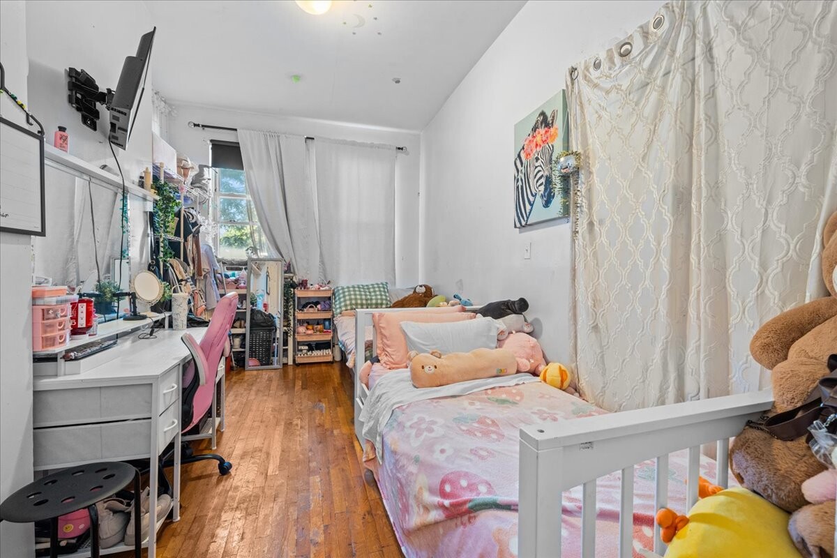 124 GROVE Street 4