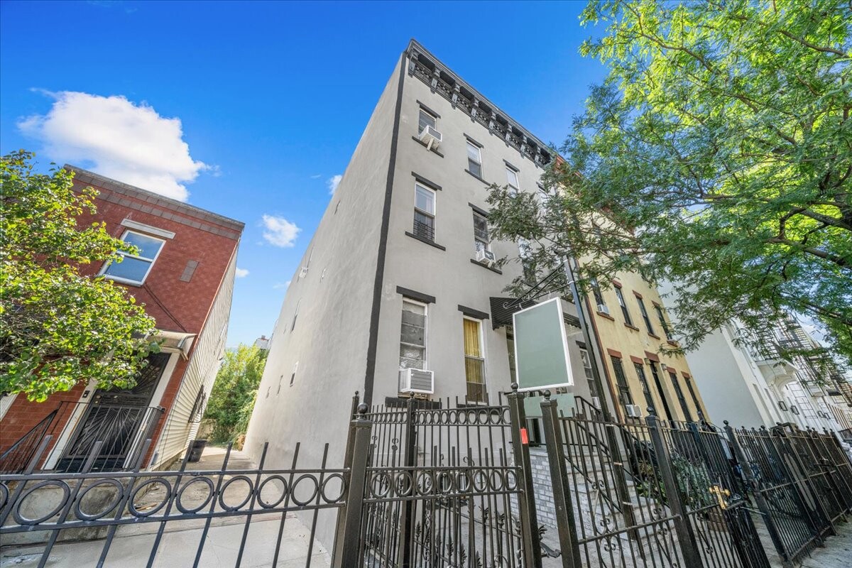 124 GROVE Street 4