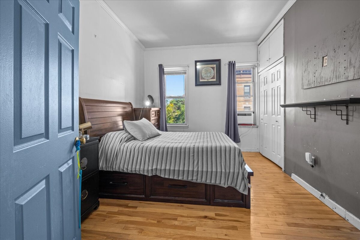 124 GROVE Street 4