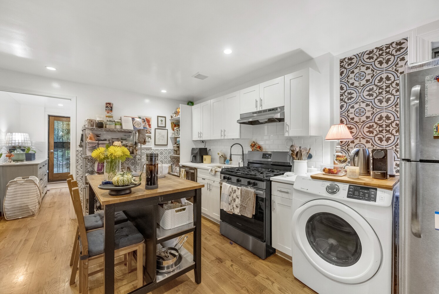 697 JEFFERSON Avenue