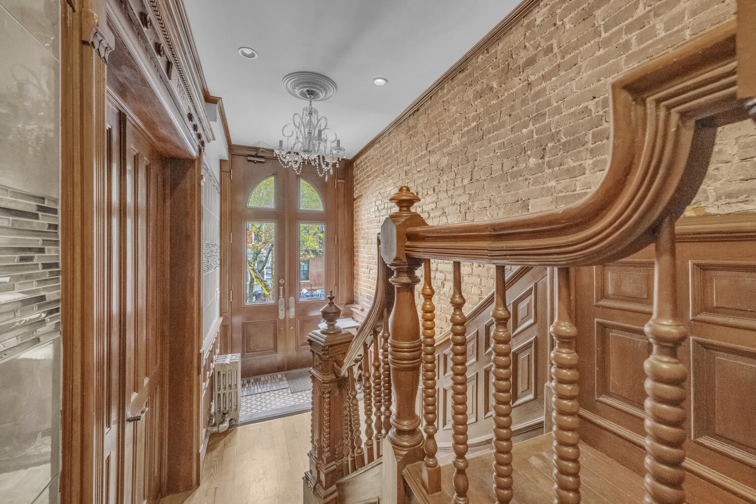 697 JEFFERSON Avenue