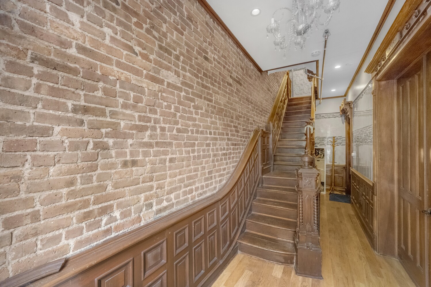 697 JEFFERSON Avenue