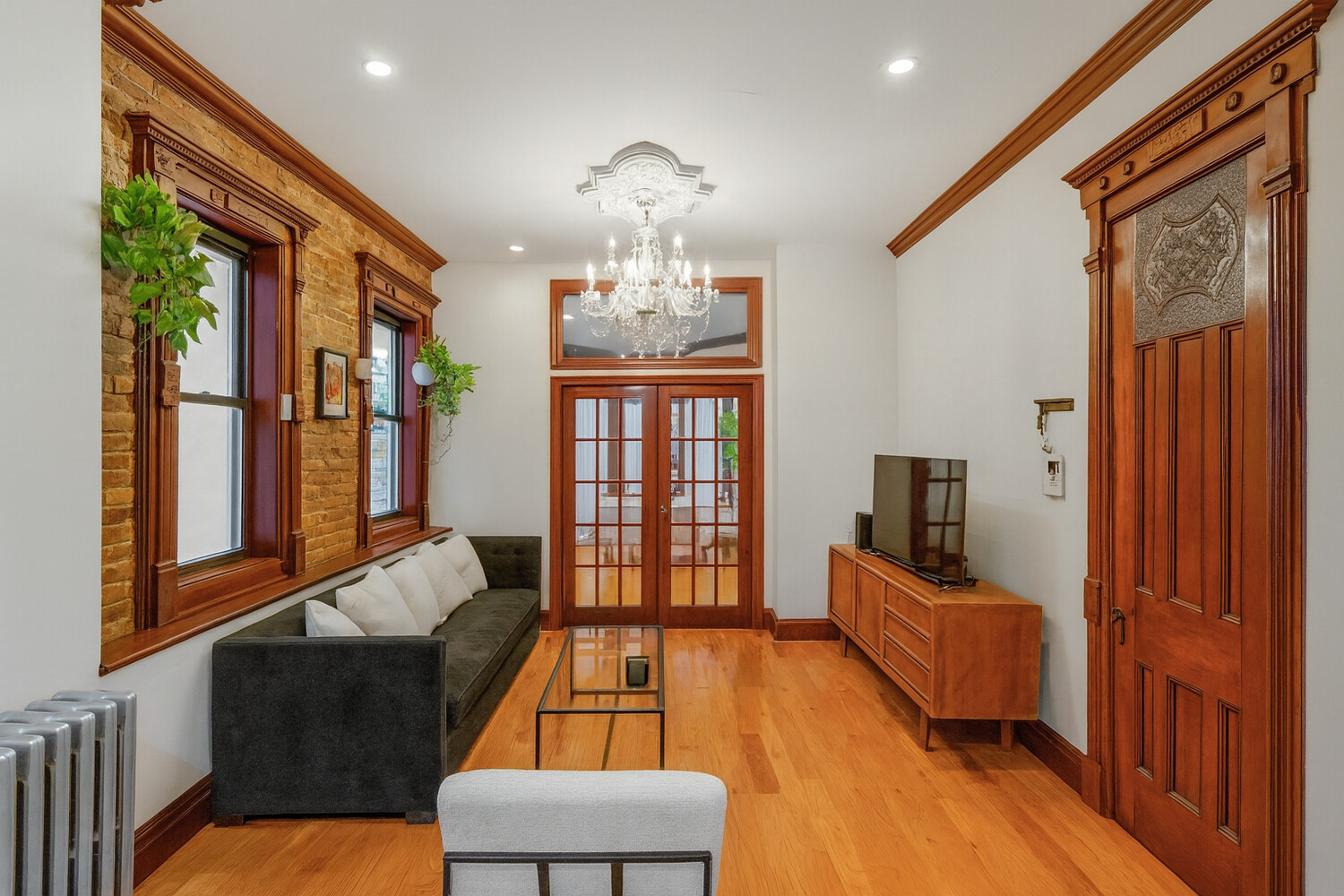 697 JEFFERSON Avenue