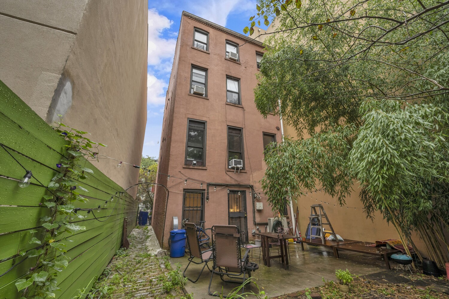 697 JEFFERSON Avenue