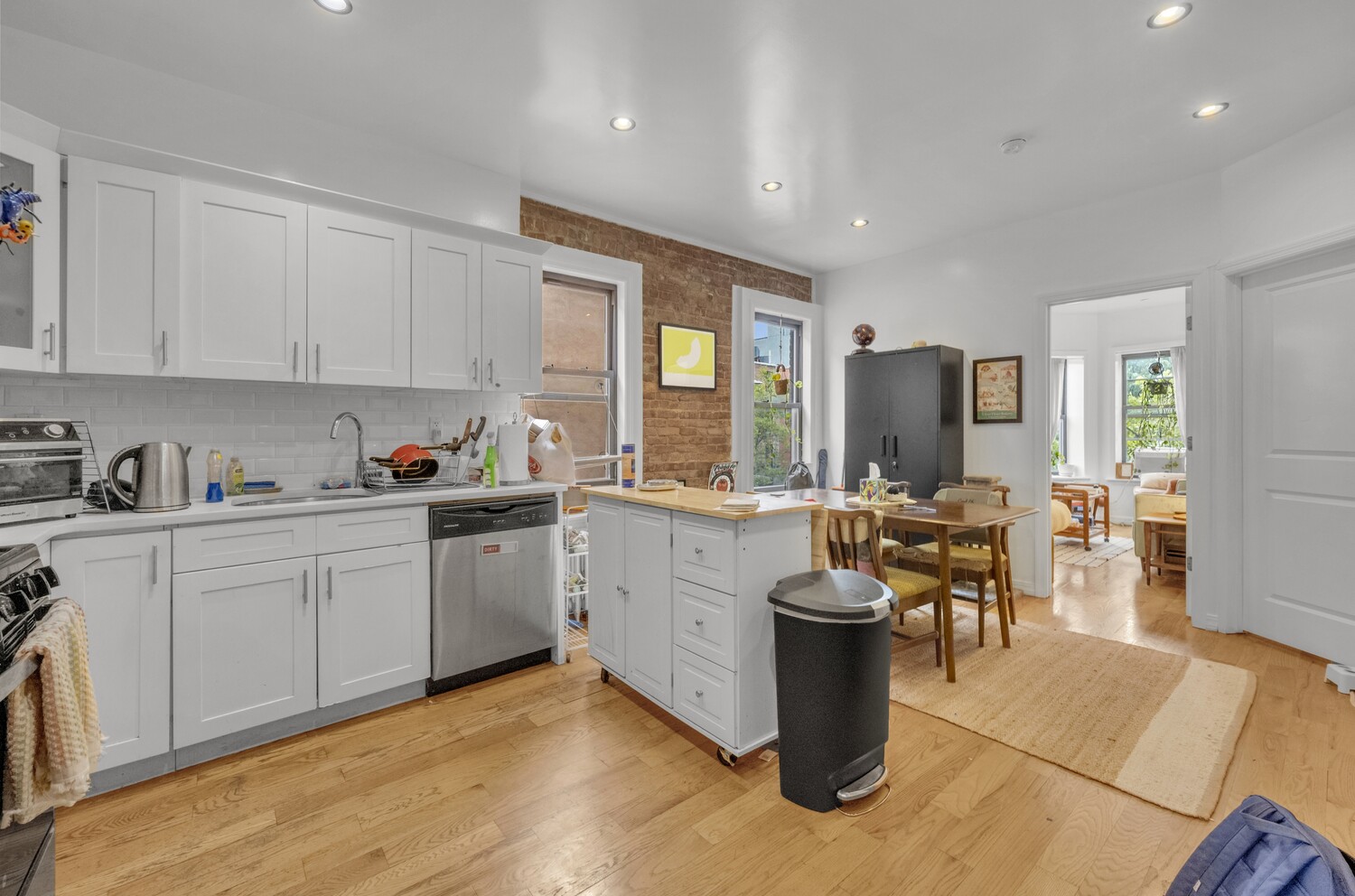 697 JEFFERSON Avenue