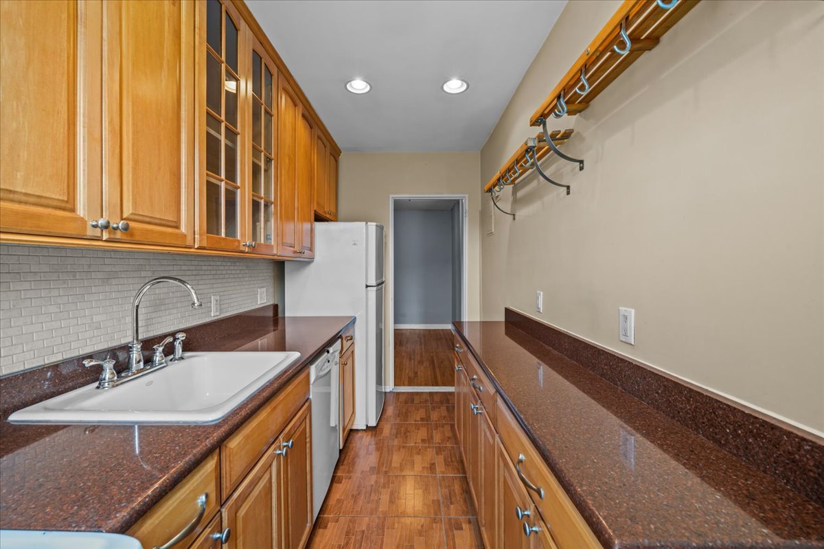 221 MCDONALD Avenue 6R