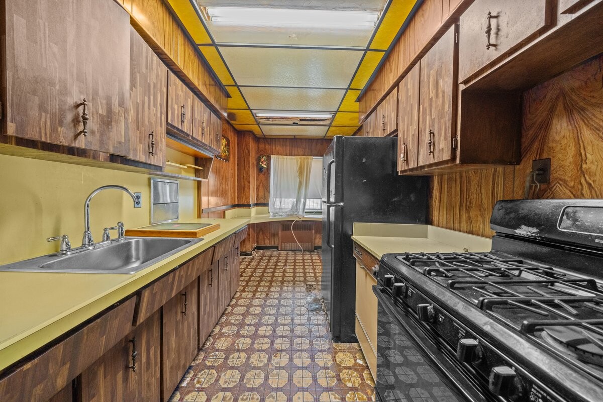 328 WORTMAN Avenue HSE