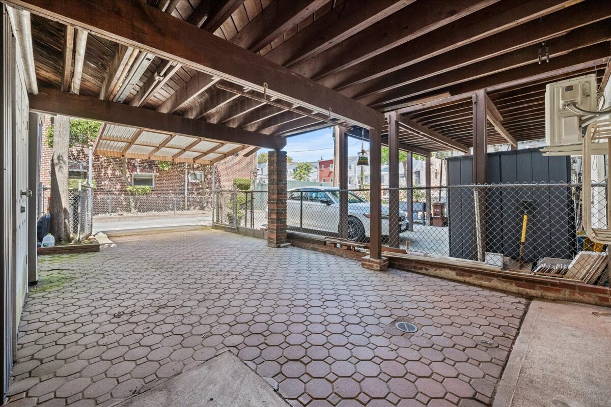 3303 AVE R