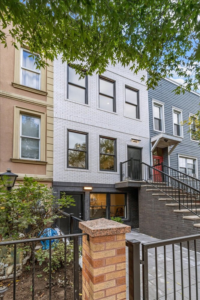 300 18TH Street