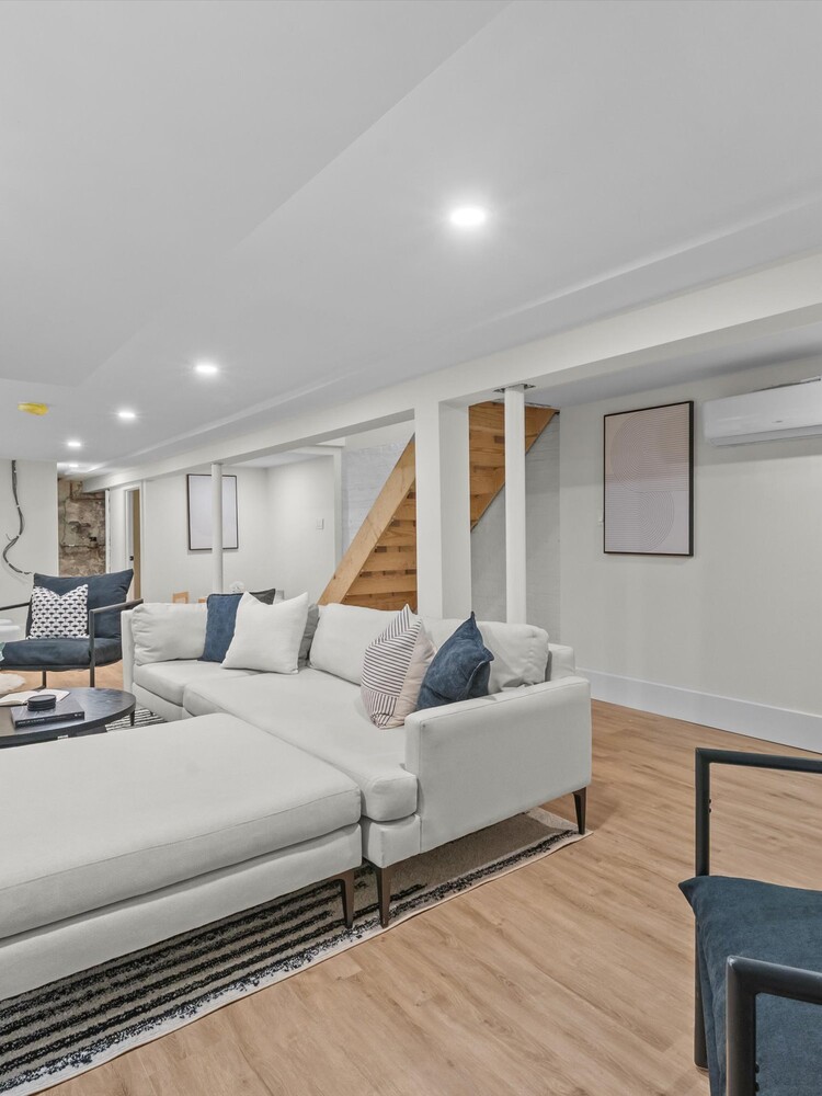 300 18TH Street