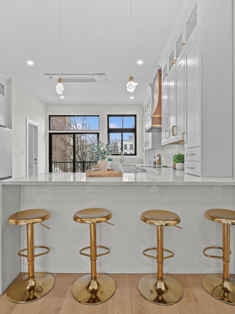 300 18TH Street
