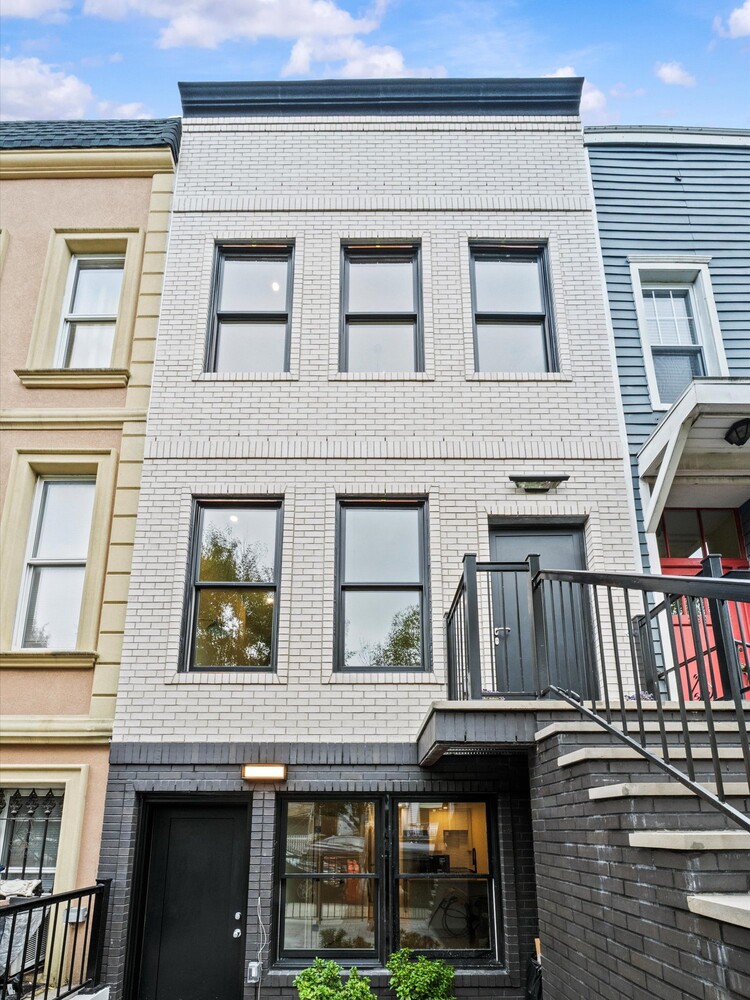300 18TH Street