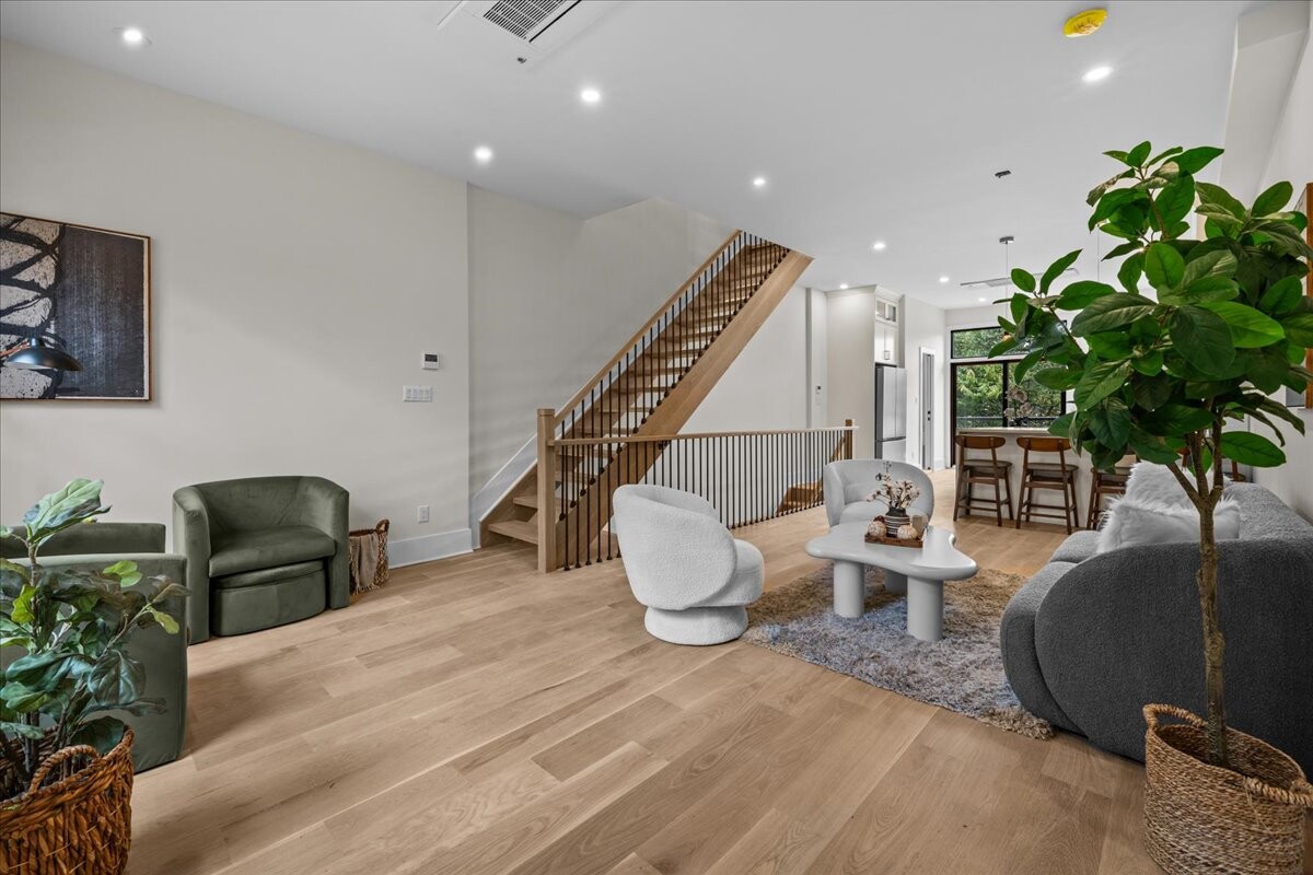 300 18TH Street