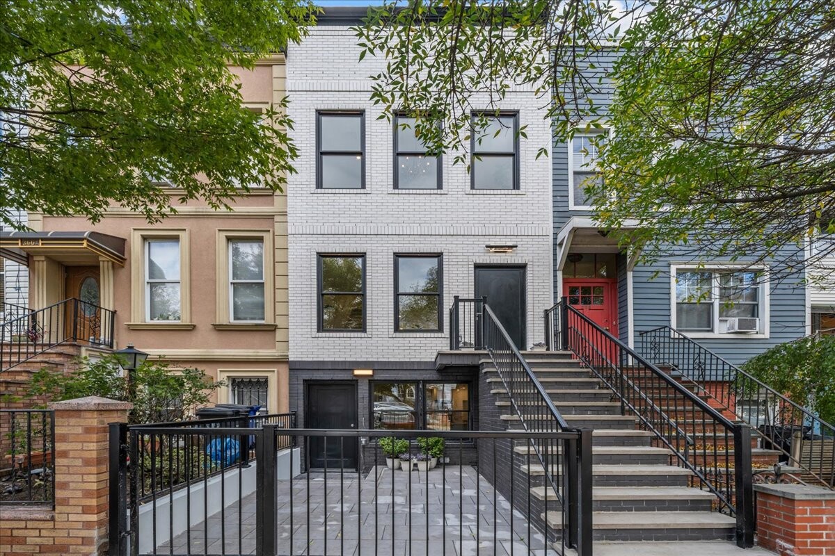 300 18TH Street