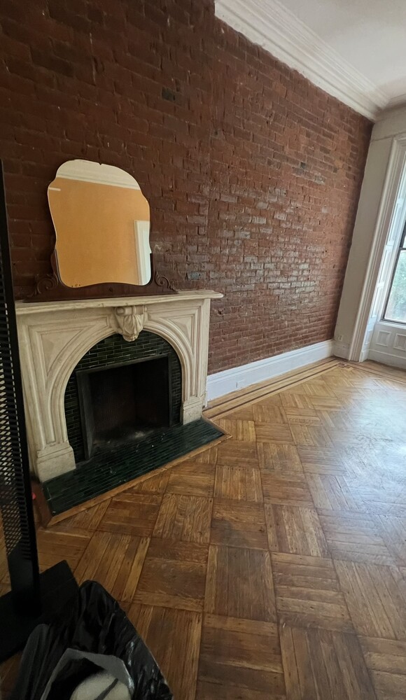 379 GRAND Avenue