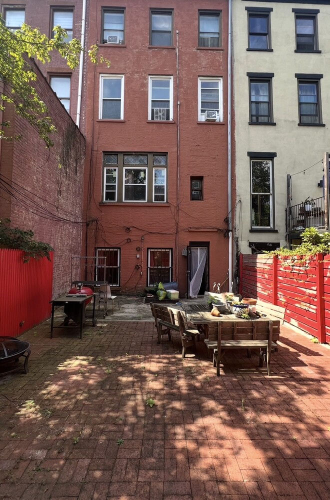 379 GRAND Avenue
