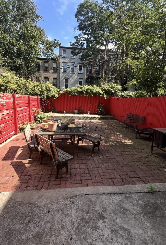 379 GRAND Avenue