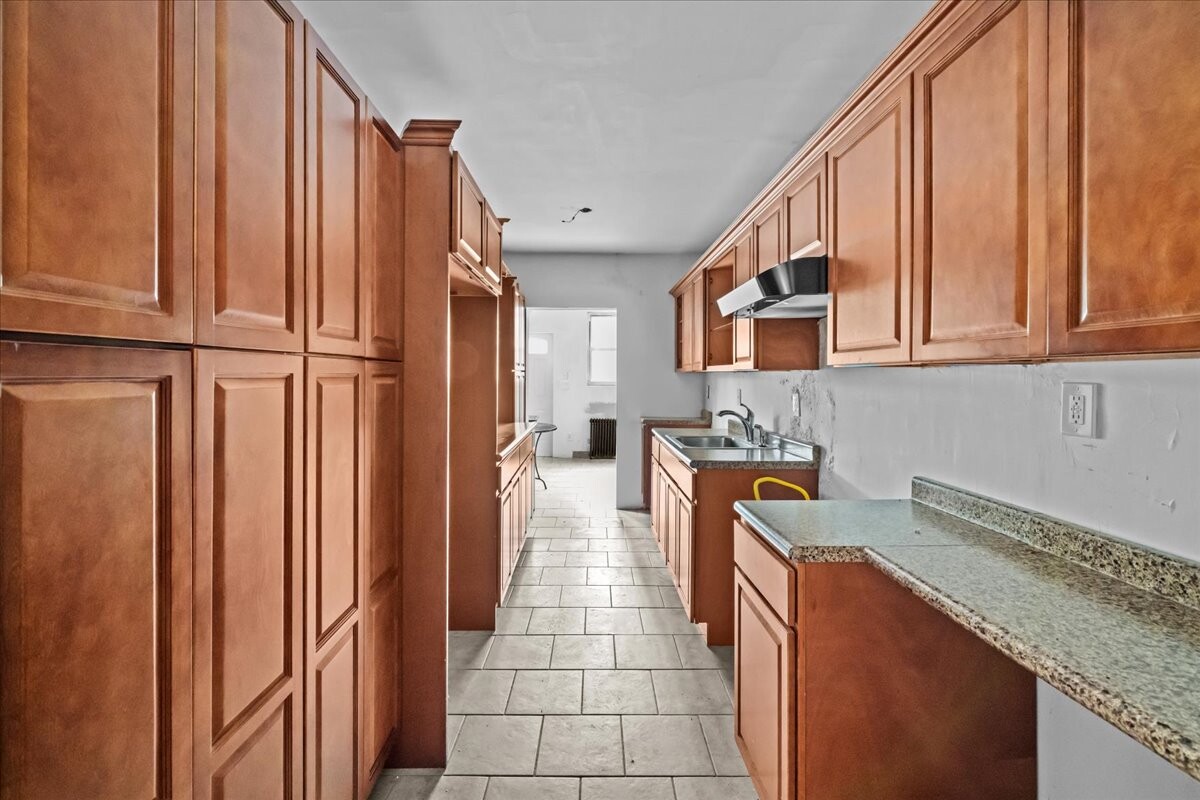 873 GRAND Street