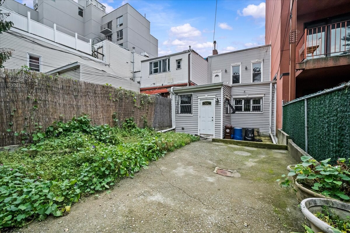 873 GRAND Street