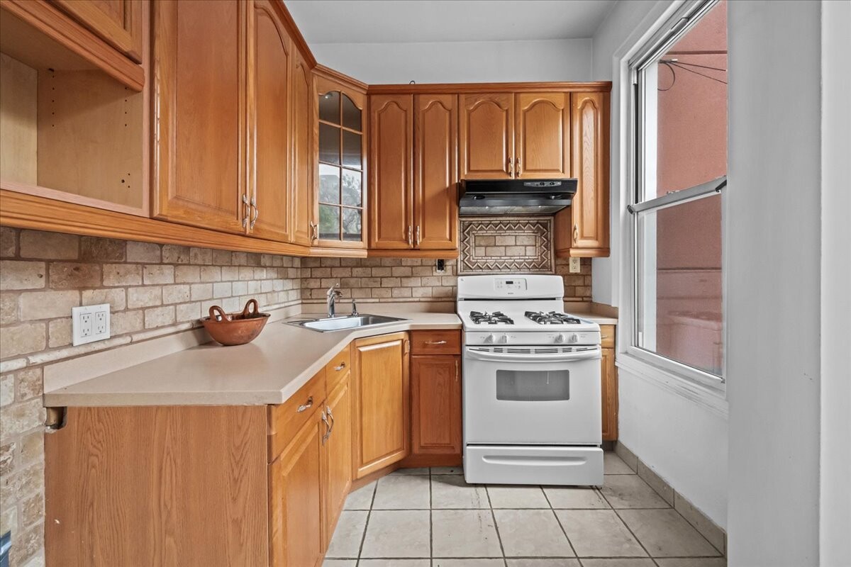 873 GRAND Street