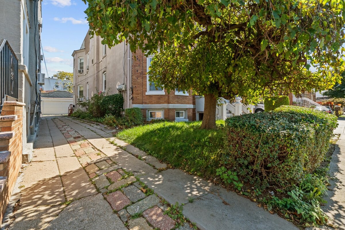 2147 SCHENECTADY Avenue